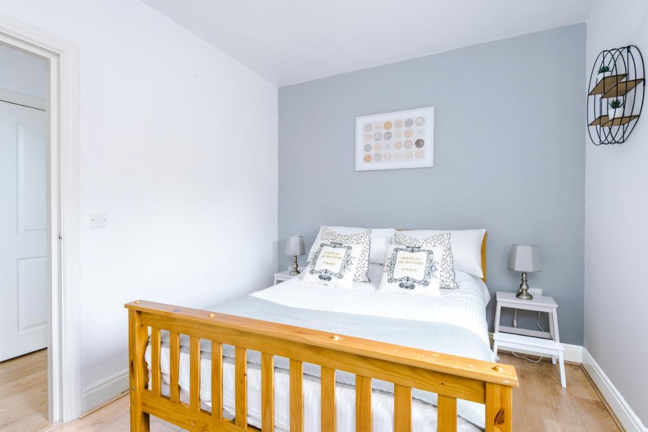 2 Bedroom Hosted By Mcr Dens Apartment Manchester