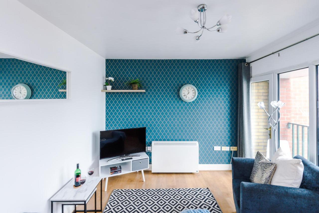 2 Bedroom Hosted By Mcr Dens Apartment