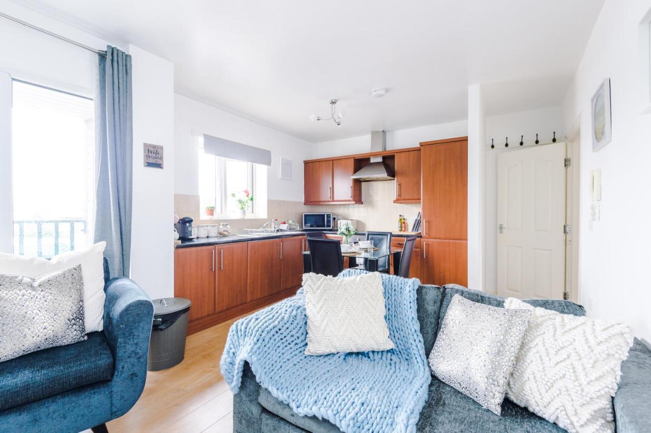 2 Bedroom Hosted By Mcr Dens Apartment