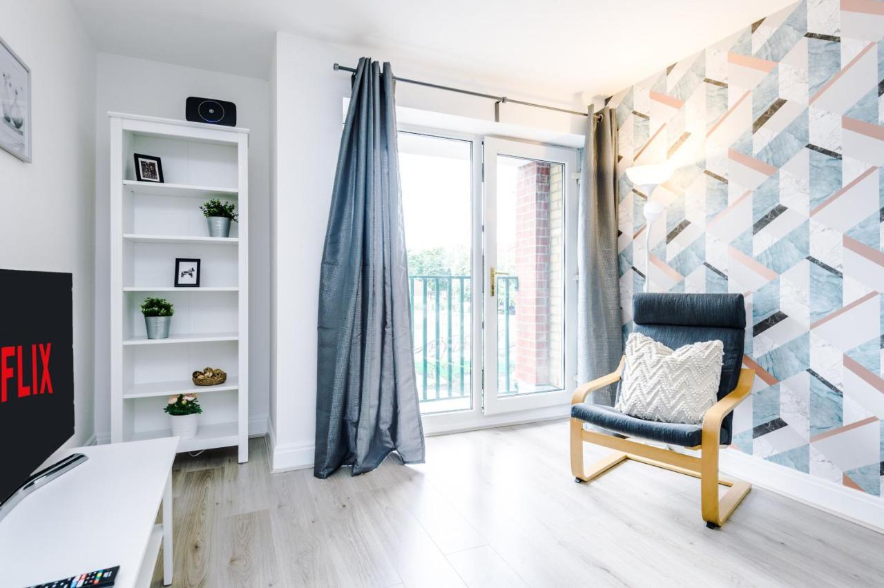 2 Bedroom Hosted By Mcr Dens *