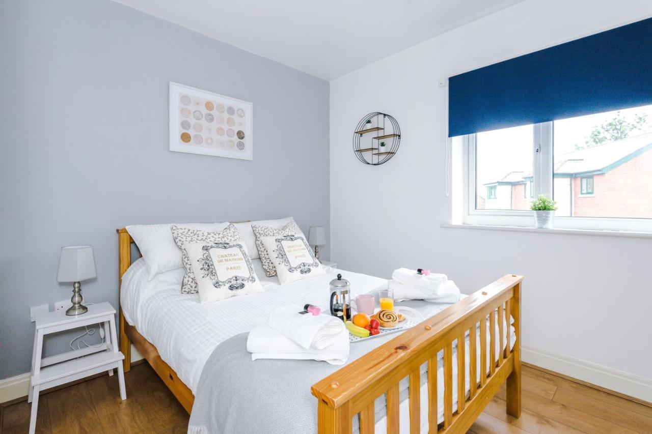 2 Bedroom Hosted By Mcr Dens Apartment *
