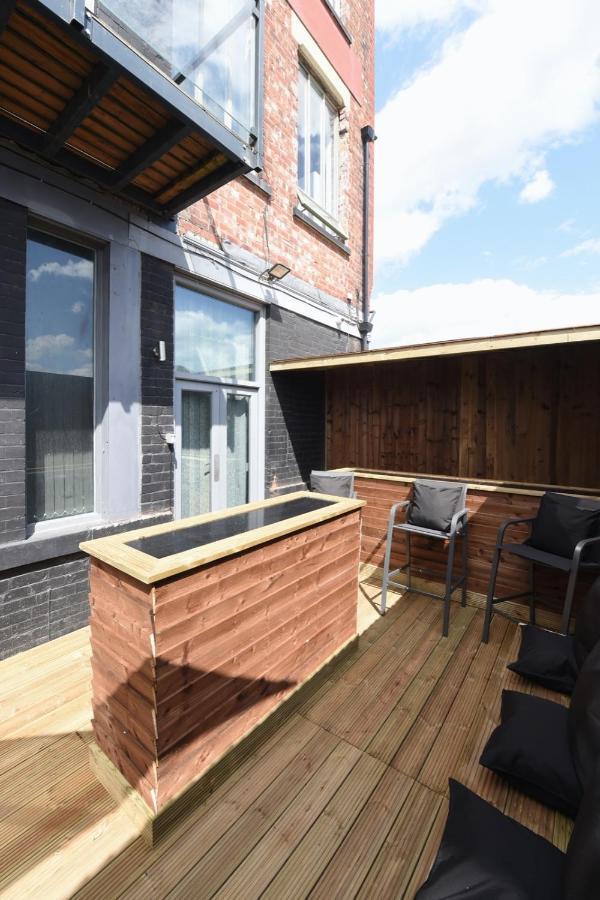 Slps 14 Hot Tub, Bar & Outdoor Terrace Apartment Manchester