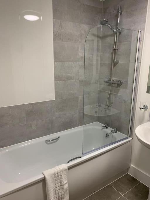 Red Ba Serviced Accommodation- Adelphi Apartment