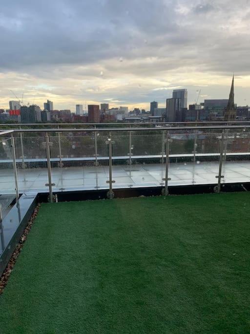 Red Ba Serviced Accommodation- Adelphi Apartment *