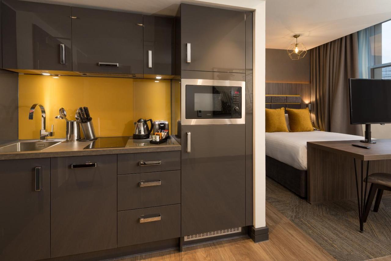 Roomzzz Victoria 4*