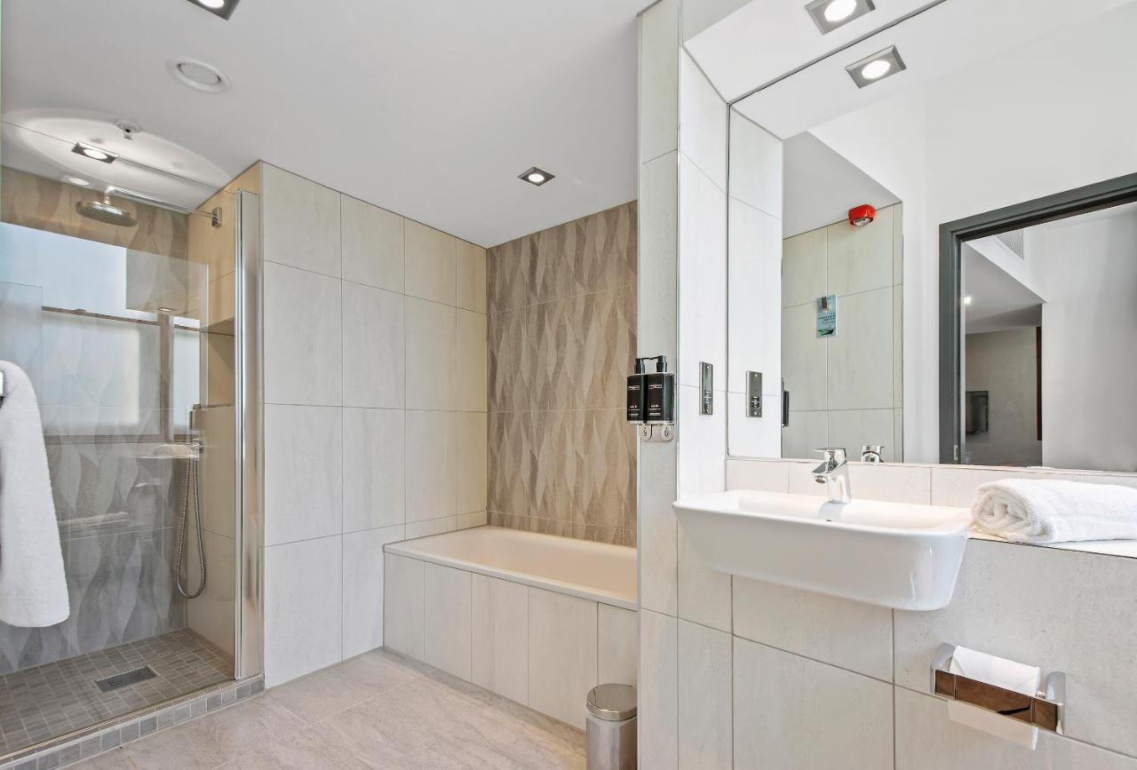 Roomzzz Victoria 4* Manchester