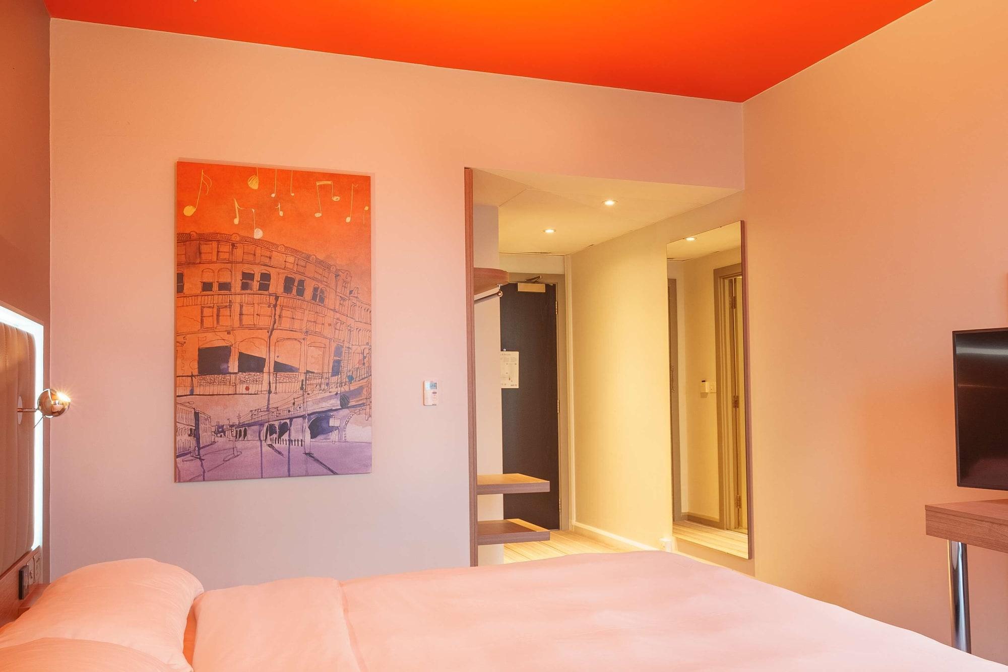 Park By Radisson Centre 4*