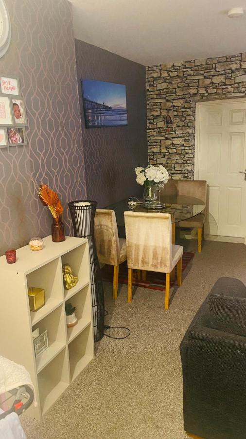 Beautiful Basement En-suite Homestay Manchester