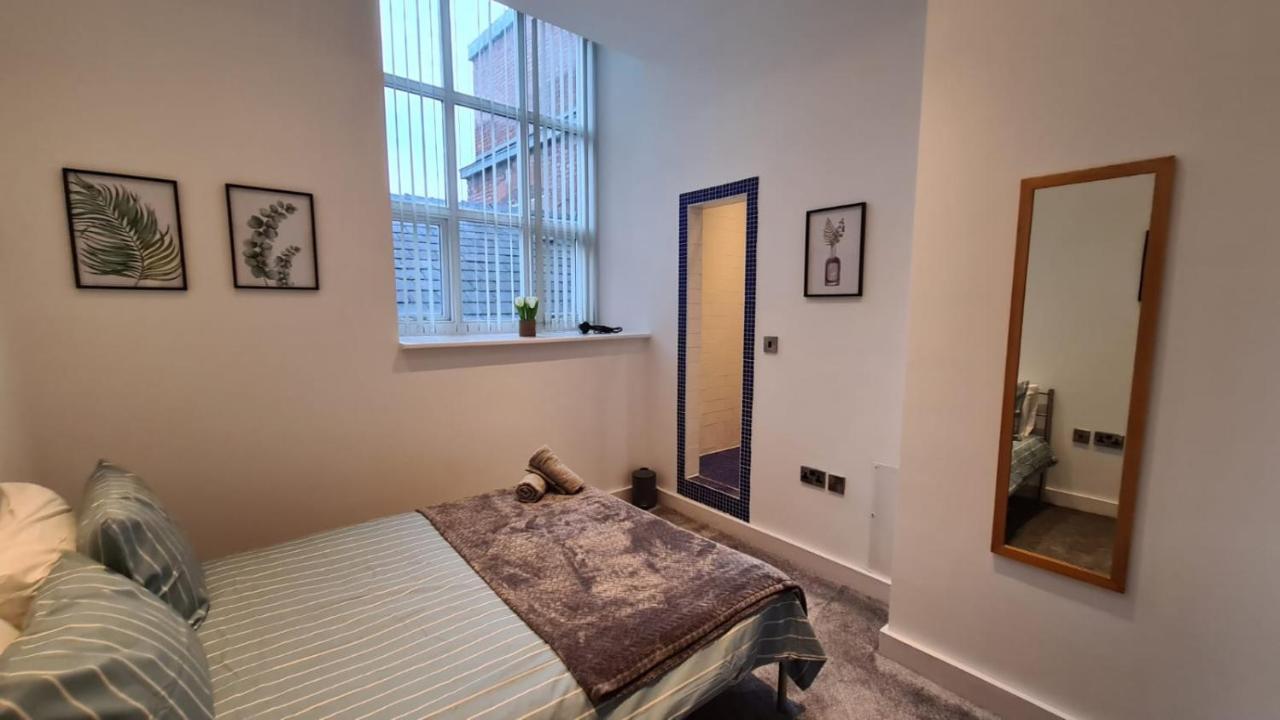 Spacious, Bright And Airy Centre Flat. Unique Converted Mill. *