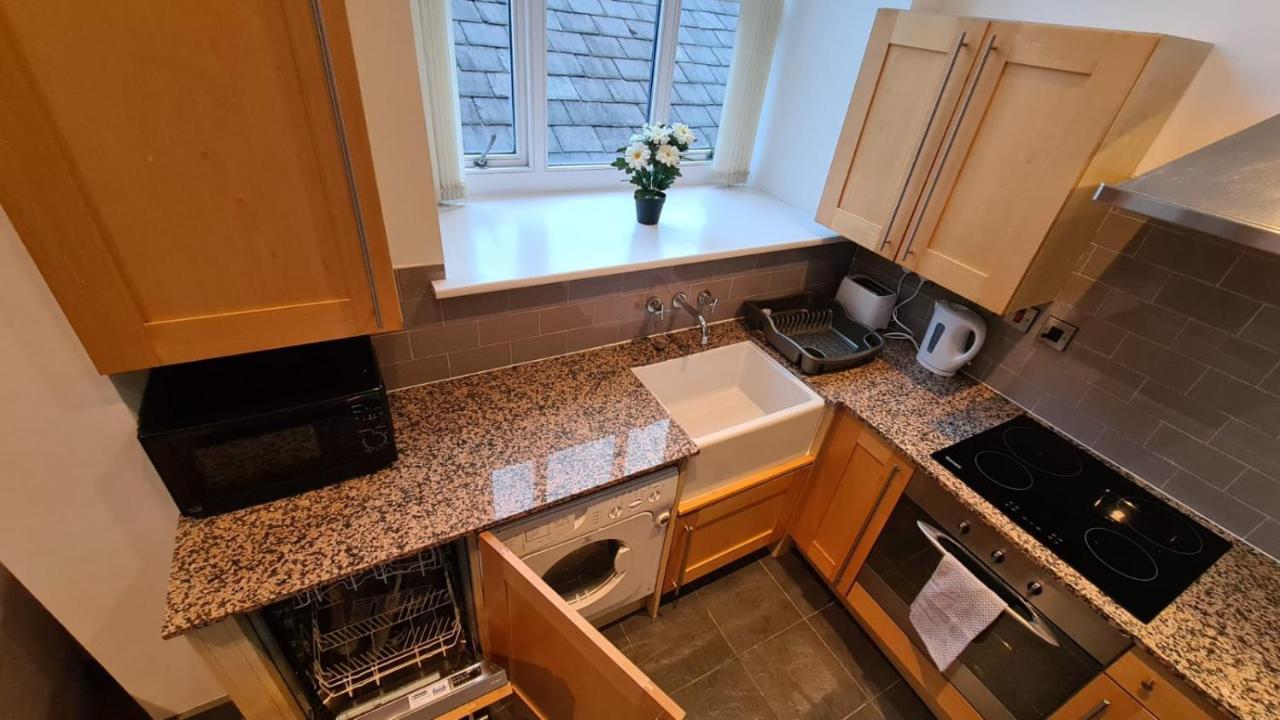 Spacious, Bright And Airy Centre Flat. Unique Converted Mill. *