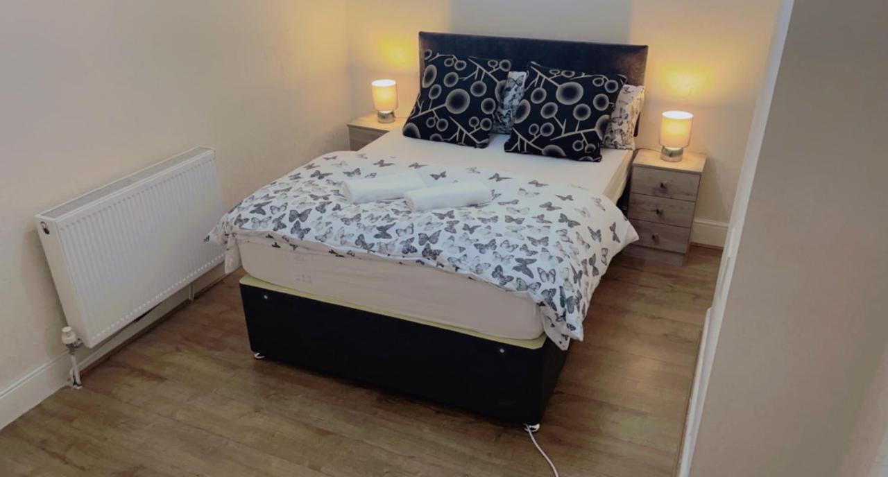 Old Trafford Apartment *