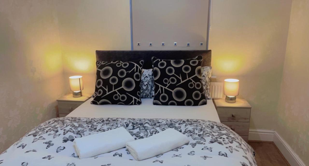 Old Trafford Apartment Manchester