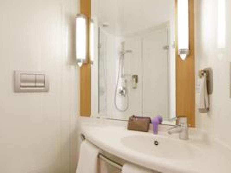Hotel Ibis Centre 96 Portland Street 3*