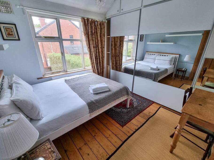 3-bedroom House In Chorlton Full Of Character Holiday home Manchester