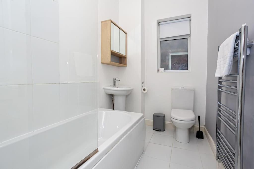 Pillo - Spacious Cosy 2 Bedroom House By Bridgewater Canal Manchester
