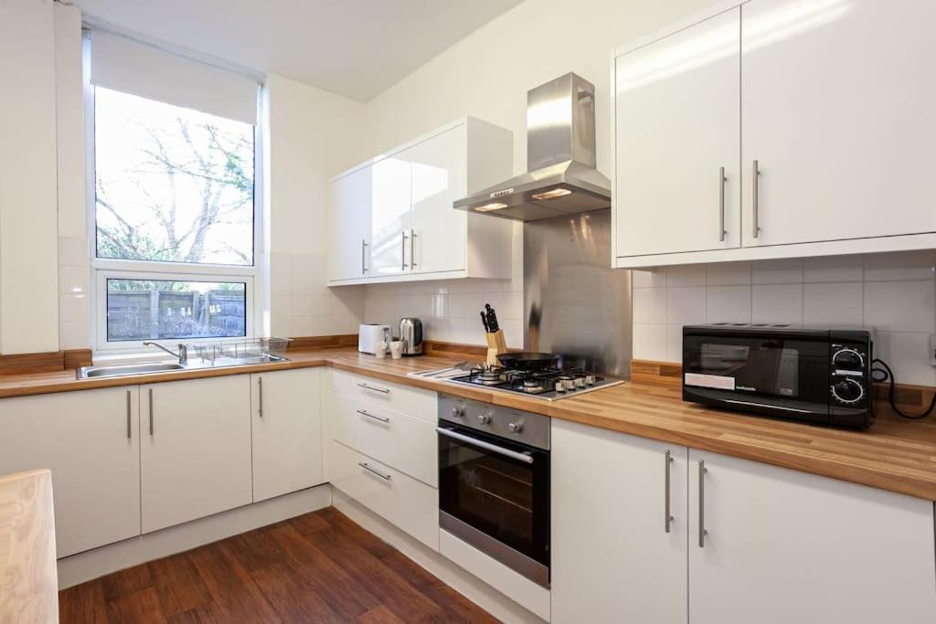 Pillo - Spacious Cosy 2 Bedroom House By Bridgewater Canal *