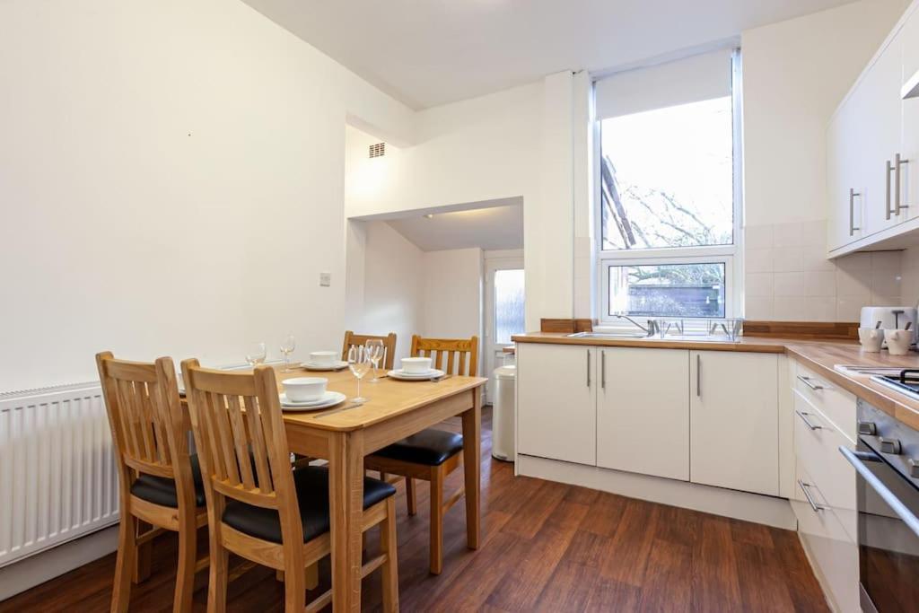 Pillo - Spacious Cosy 2 Bedroom House By Bridgewater Canal *