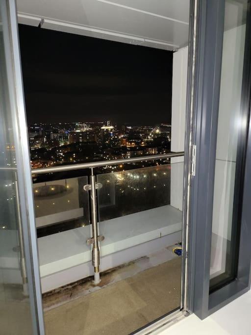 Beautiful 2 Bedroom Salford Quays Apartment *