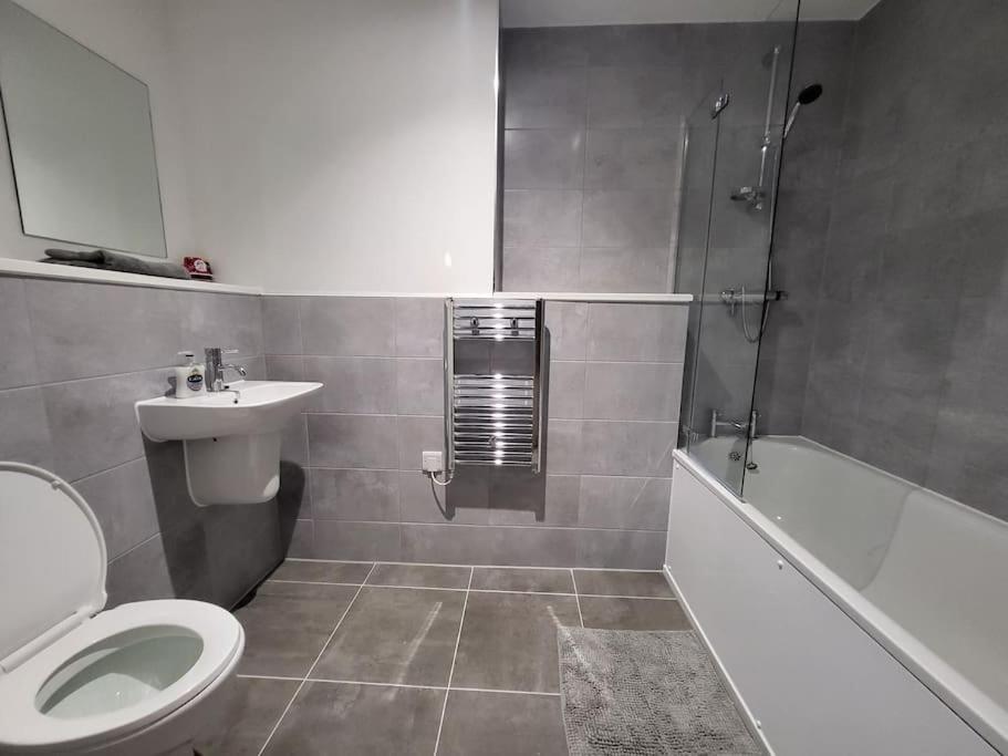 Beautiful 2 Bedroom Salford Quays Apartment