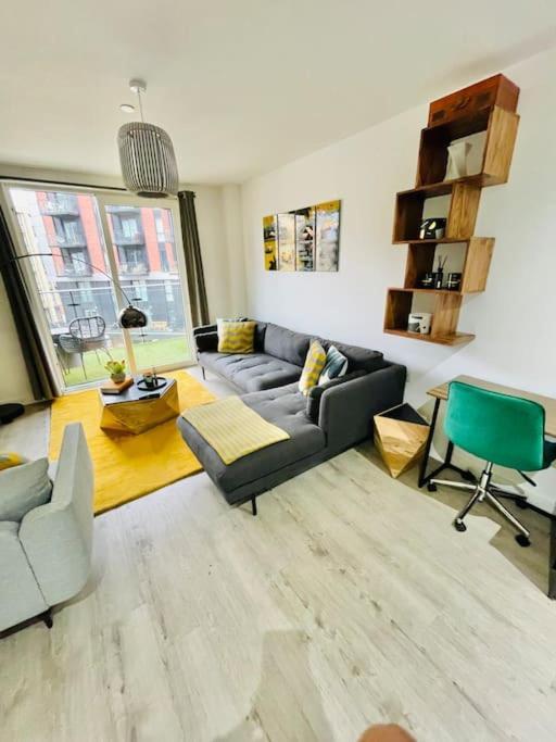 Apartment Eclectic Dwelling