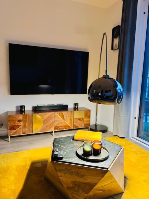 Apartment Eclectic Dwelling *