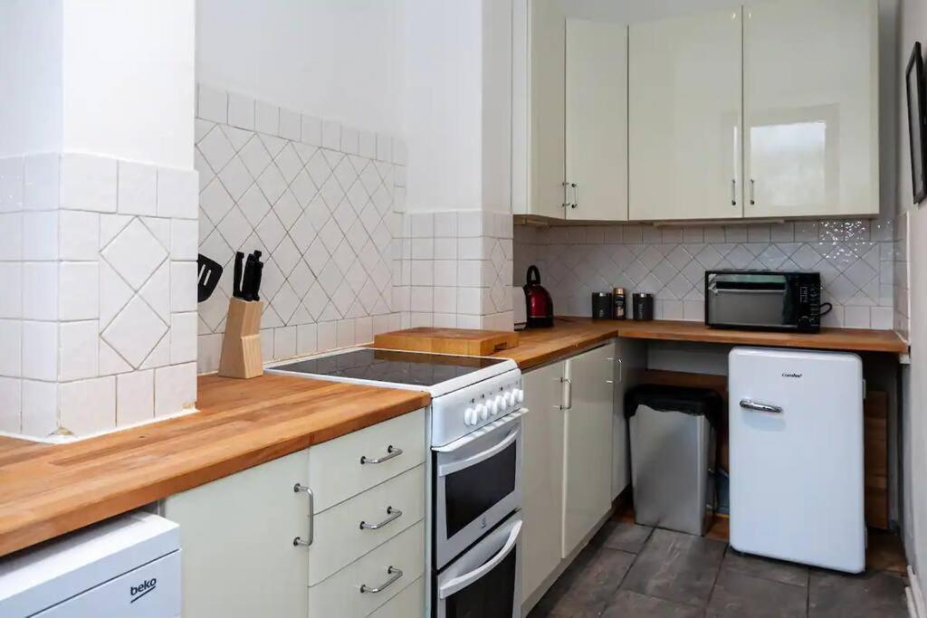 Lovely 2 Bedroom Flat 5 Min To Centre With Parking Apartment Manchester
