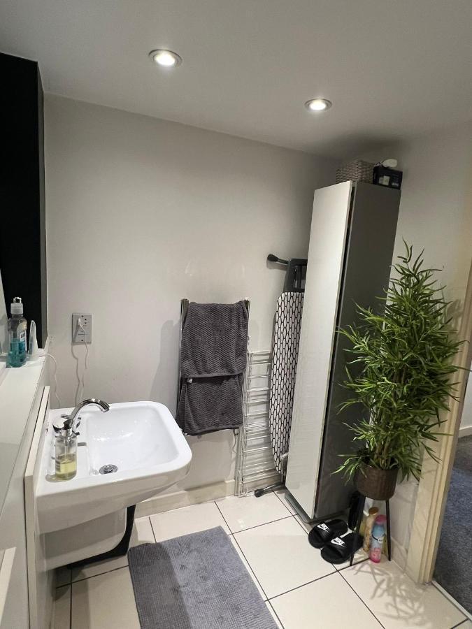 Luxury King Bed Near Old Trafford Stadium
