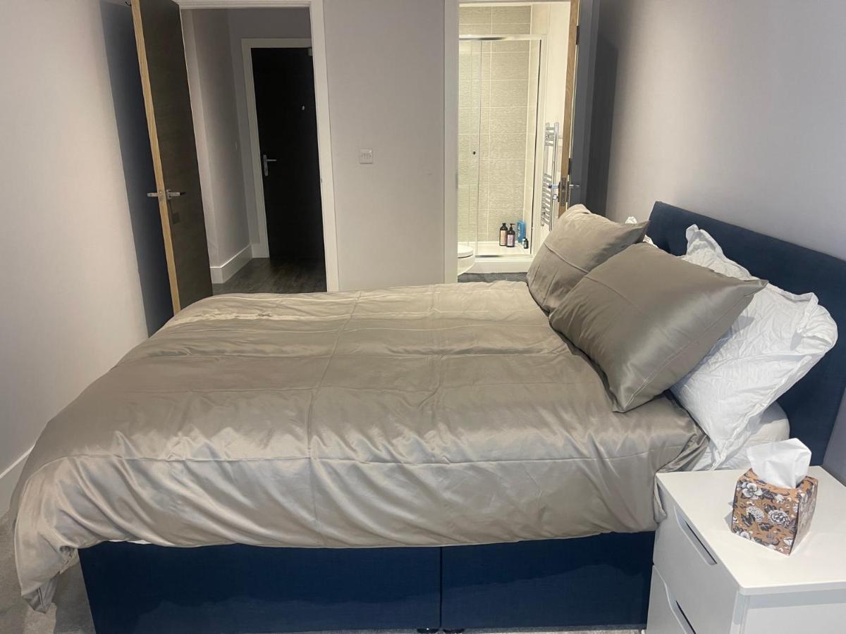 Hallmark Tower Apartment *