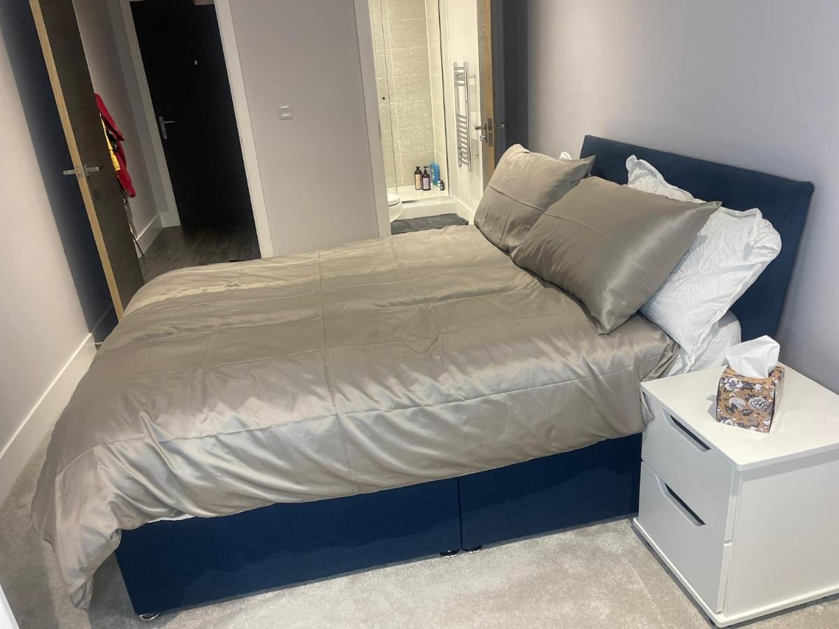 Hallmark Tower Apartment *