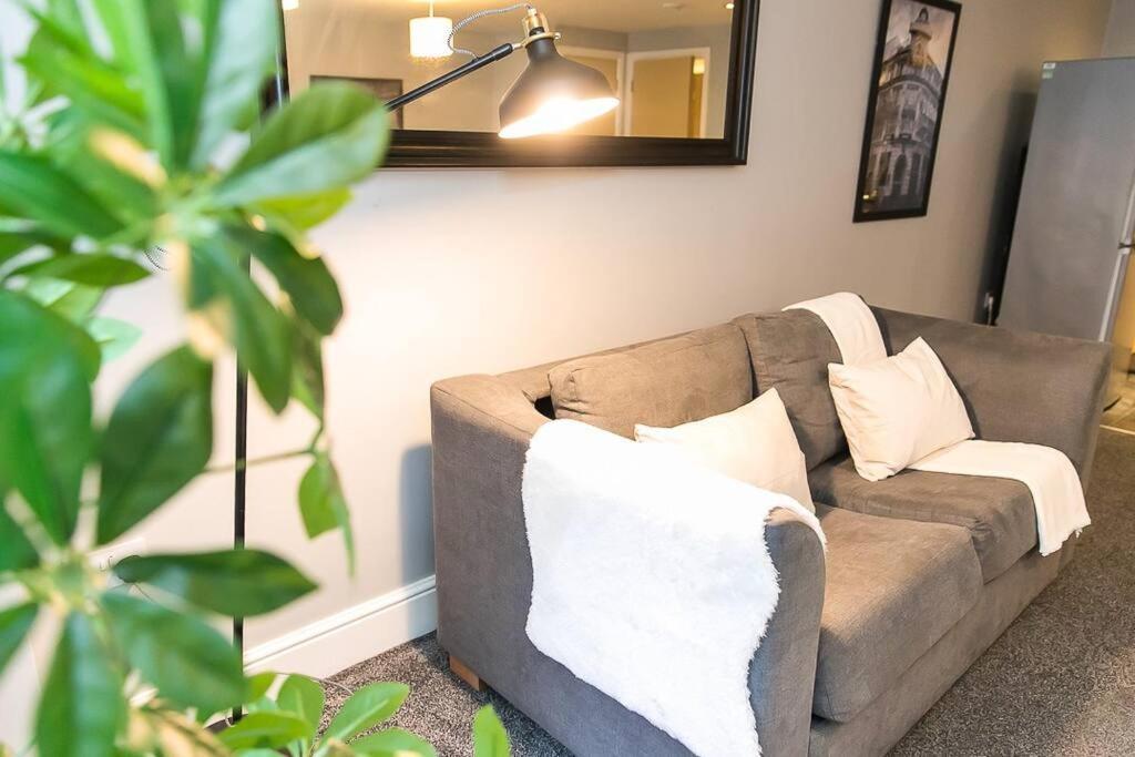 Apartment 2 Bedroom With Space For 6 *
