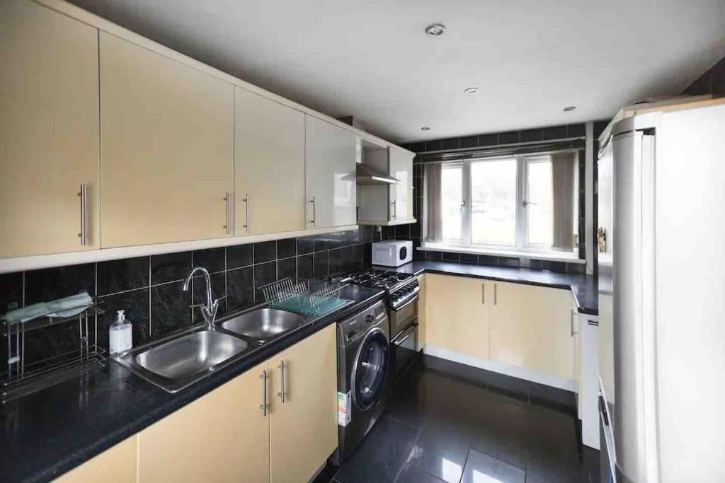 Fantastic House Near The City, Free Parking Apartment *