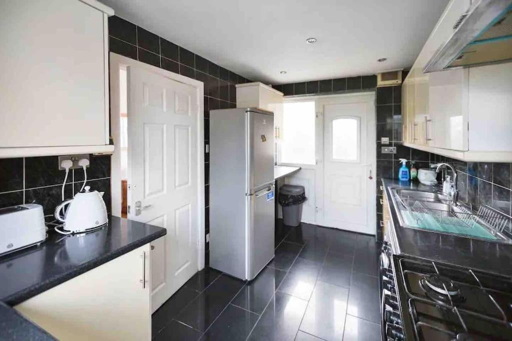 Fantastic House Near The City, Free Parking *