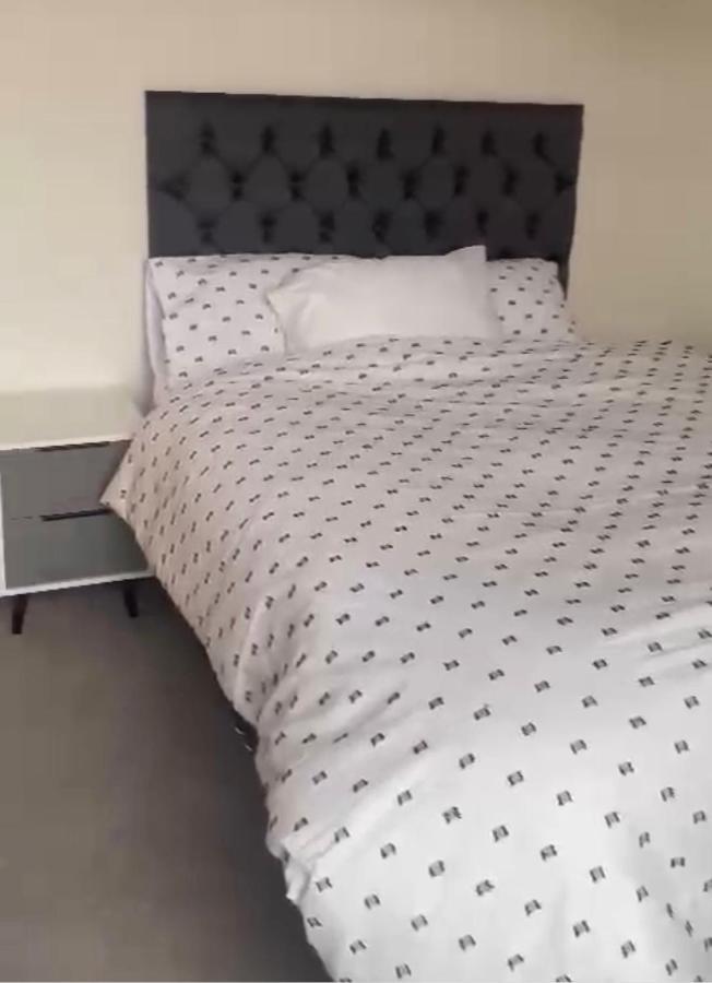 Apartment Affordable Two Bedroom Penthouse Close To Centre Old Trafford