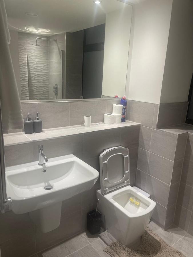 Affordable Two Bedroom Penthouse Close To Centre Old Trafford *