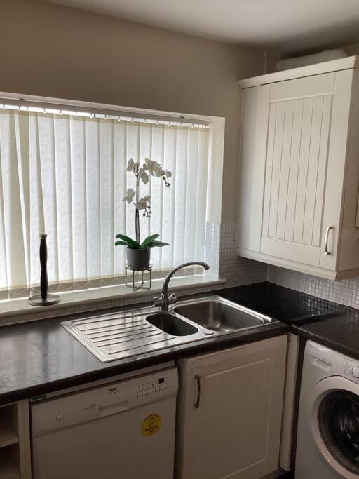 Modern 2 Bed, 2 Bath Near Etihad Stadium And Coop Live