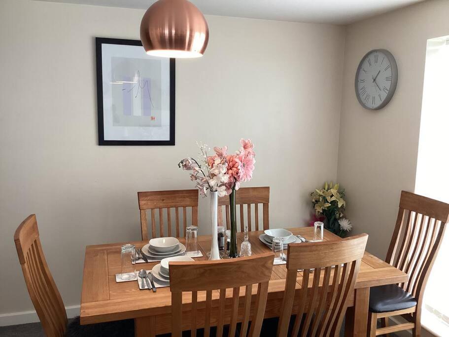 Modern 2 Bed, 2 Bath Near Etihad Stadium And Coop Live Apartment