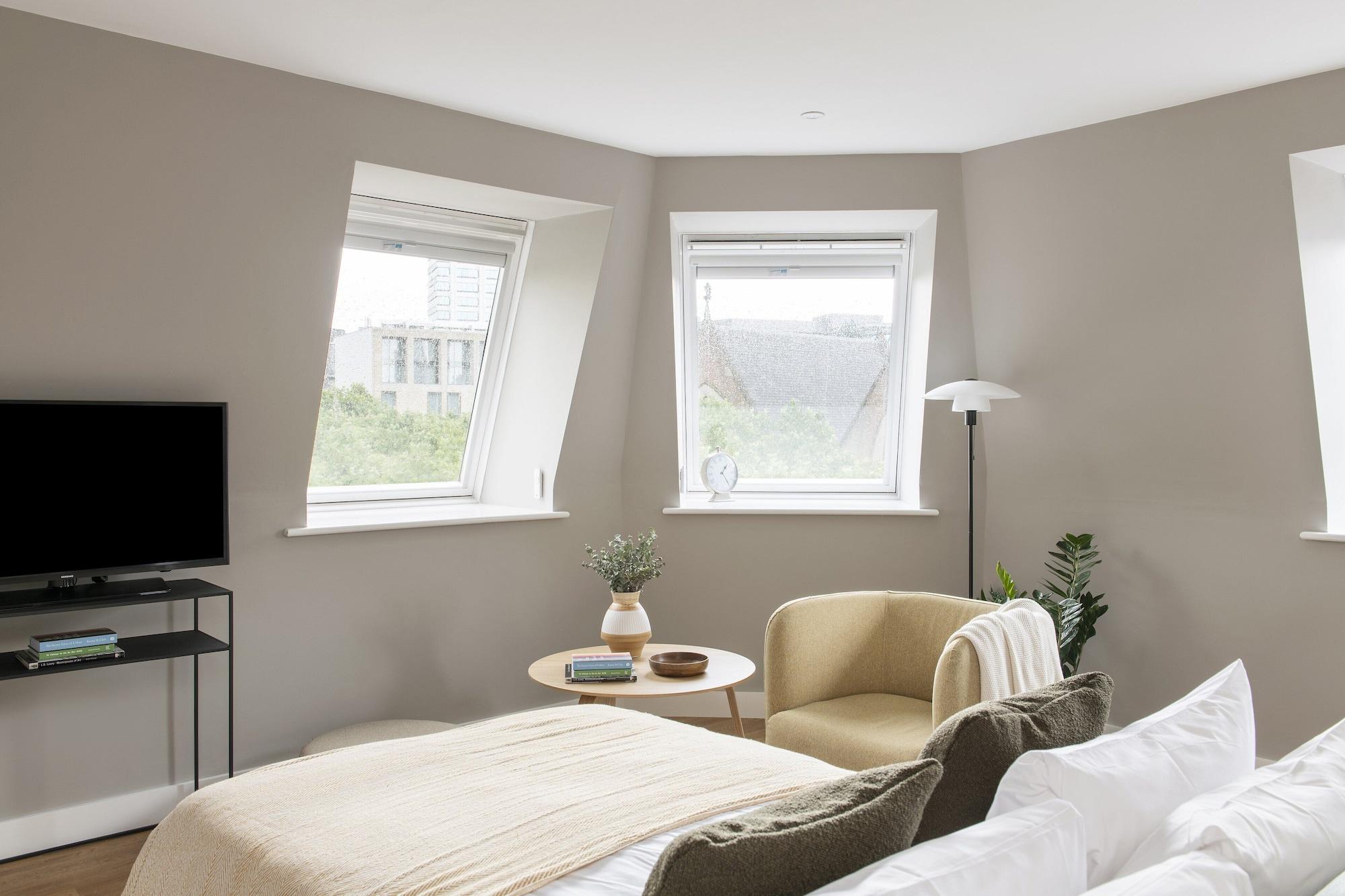Cove Minshull Street Aparthotel 4*