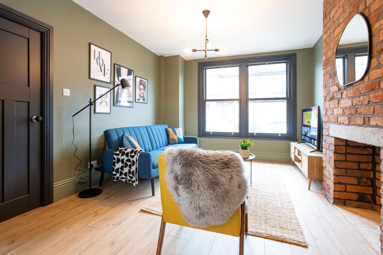 Stunning Scandi Abode In Parking Holiday home Manchester