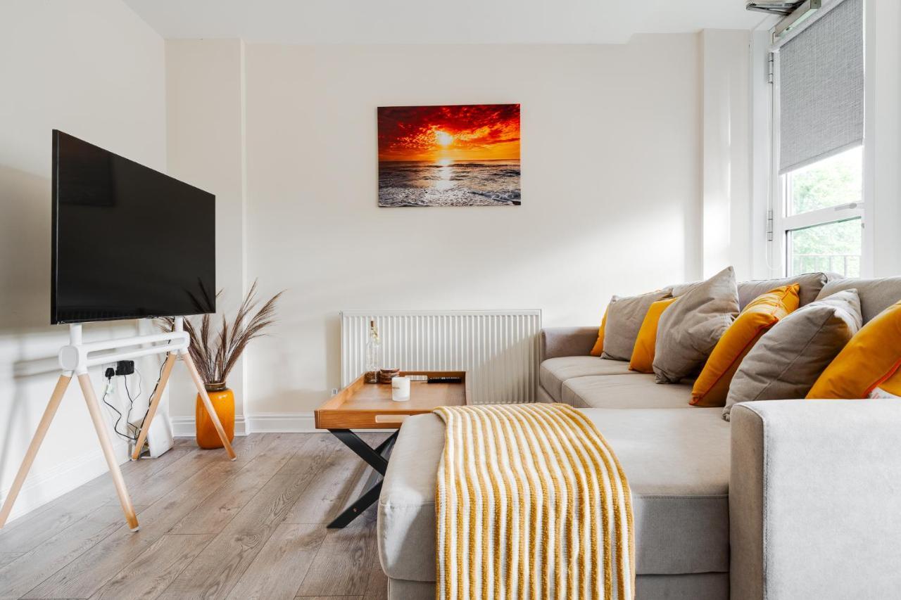 Apartment Brimmond Homes: Modern City-center With Parking *