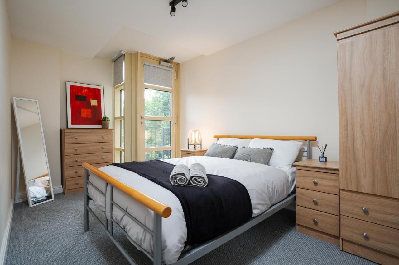 Apartment Brimmond Homes: Modern City-center With Parking Manchester