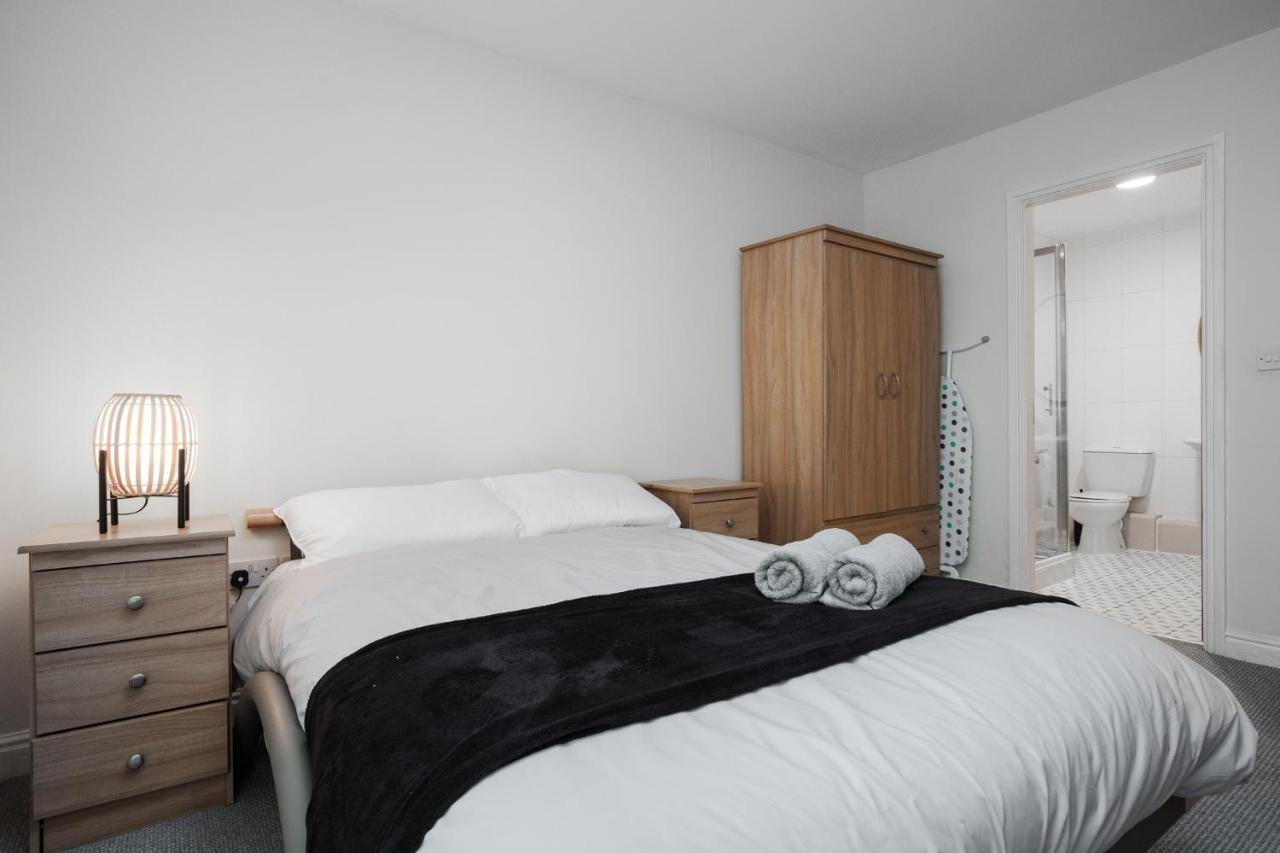 Brimmond Homes: Modern City-center With Parking Apartment Manchester