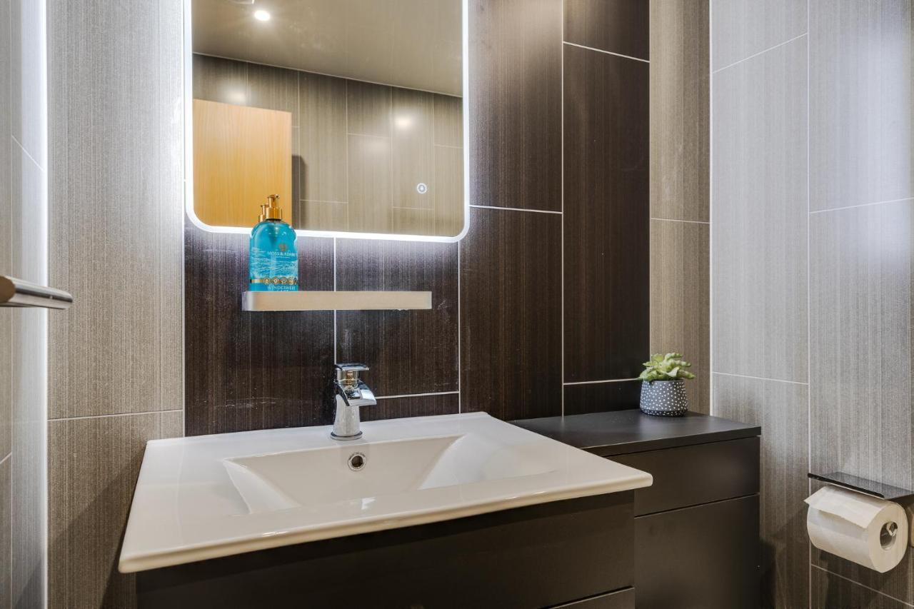 Brimmond Homes: Modern City-center With Parking Apartment