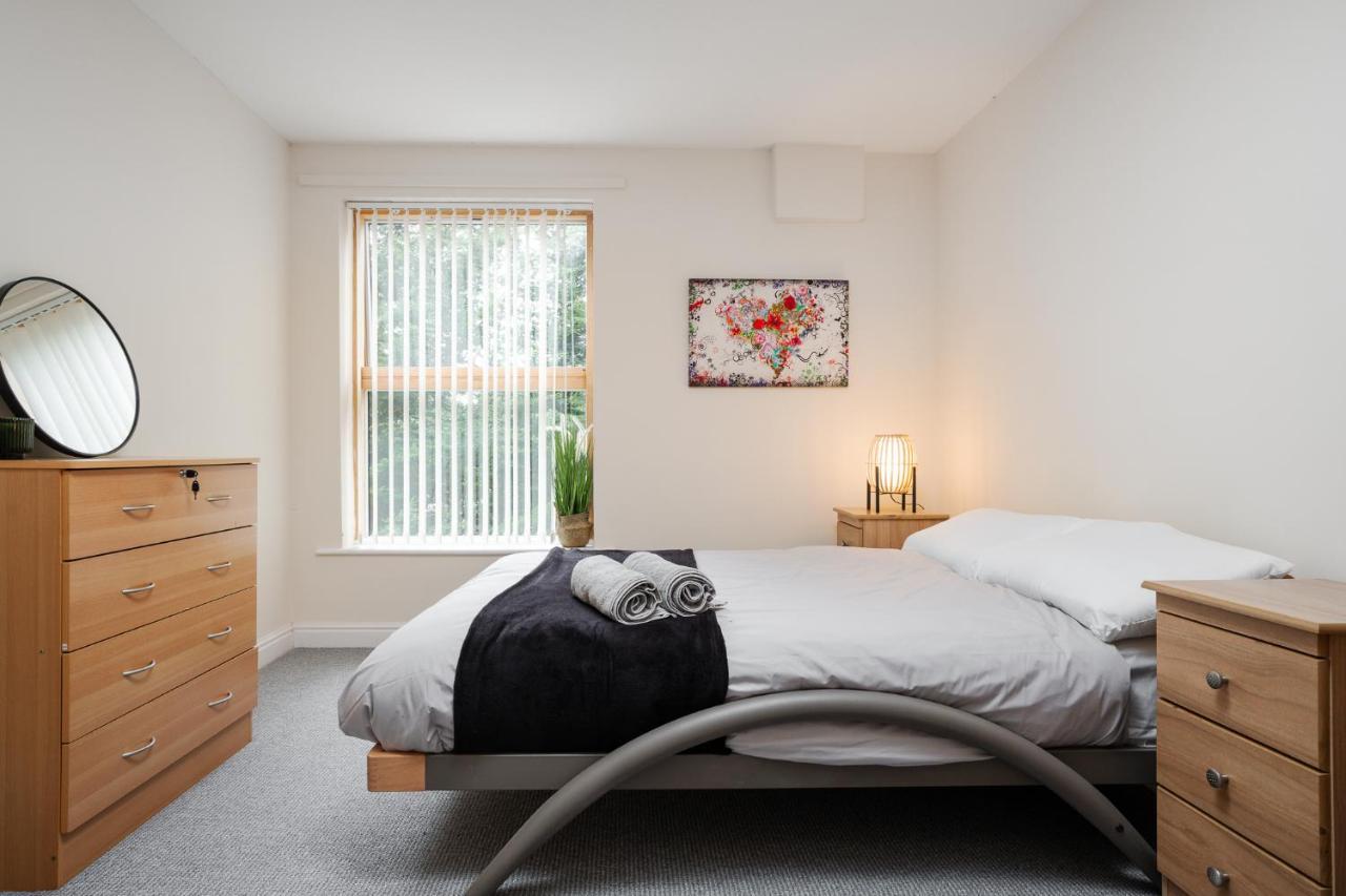 Brimmond Homes: Modern City-center With Parking Apartment Manchester