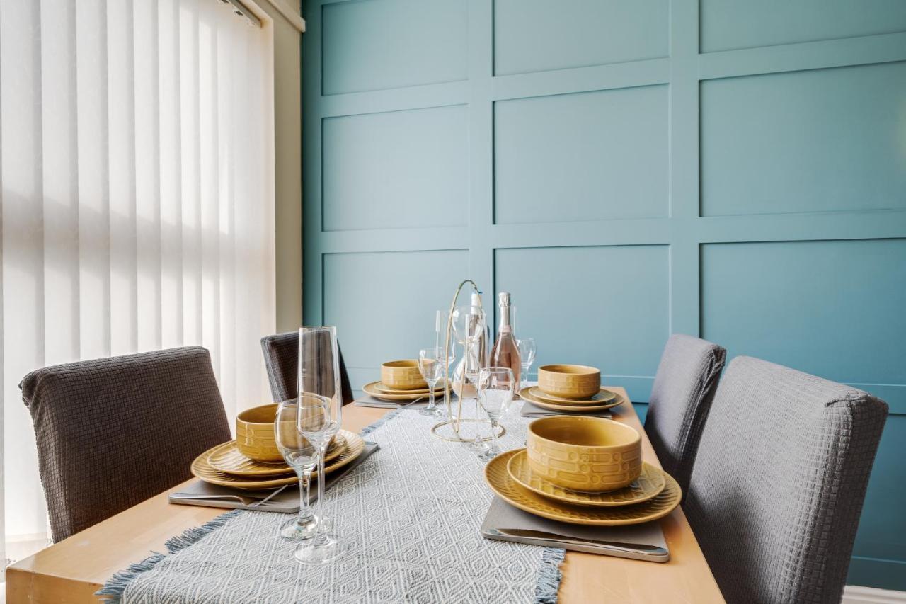 Brimmond Homes: Modern City-center With Parking Manchester