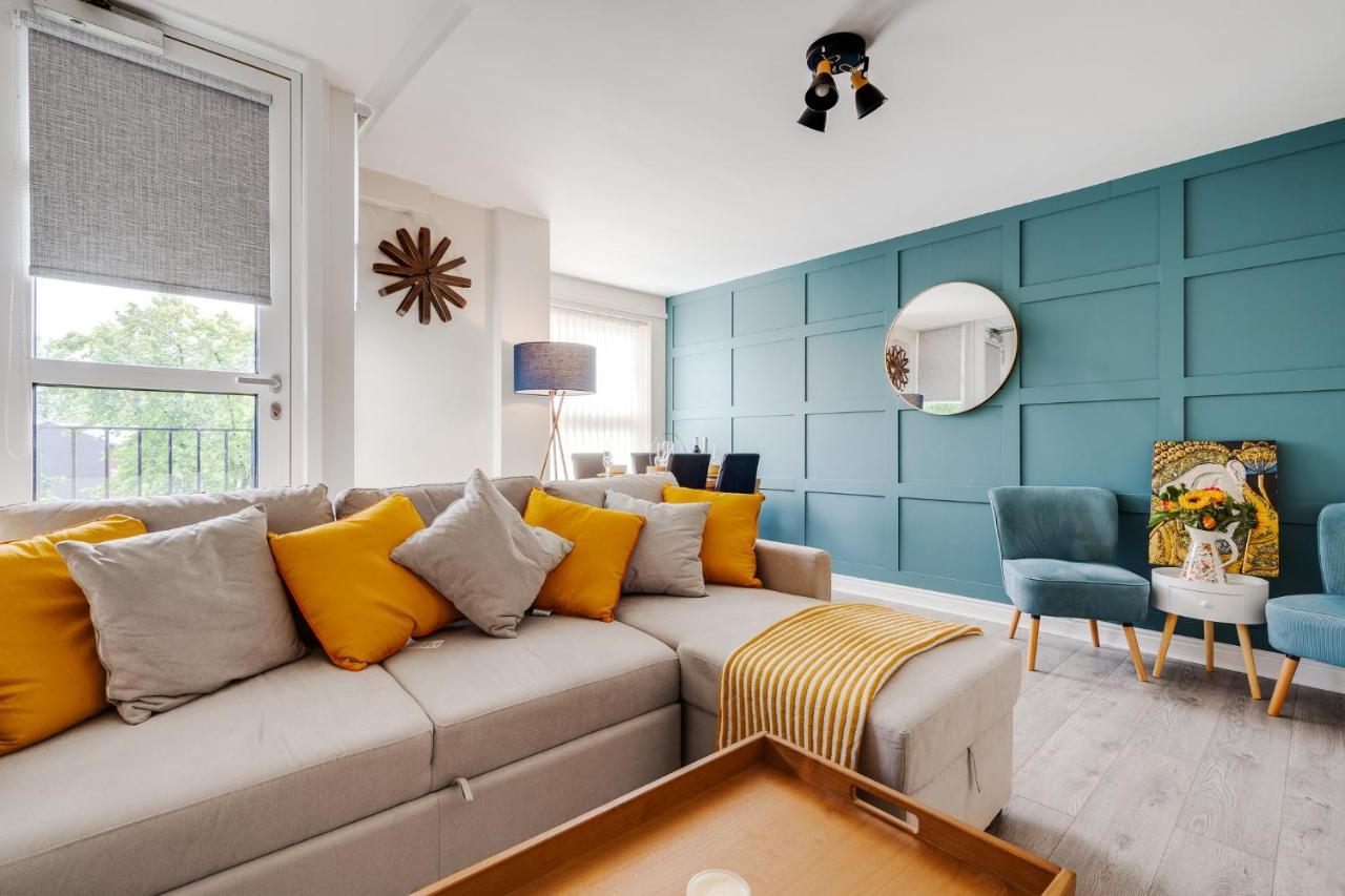 Apartment Brimmond Homes: Modern City-center With Parking
