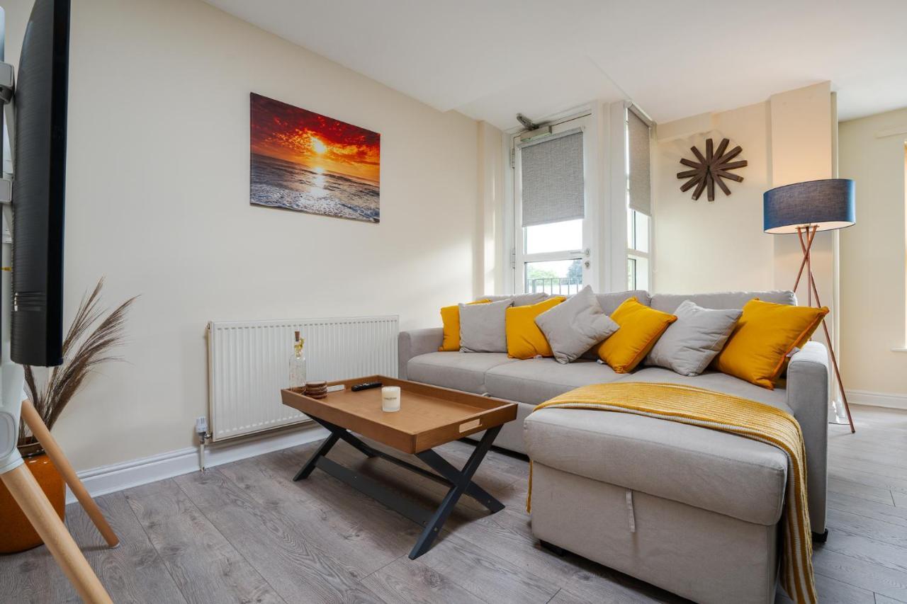 Brimmond Homes: Modern City-center With Parking Apartment Manchester
