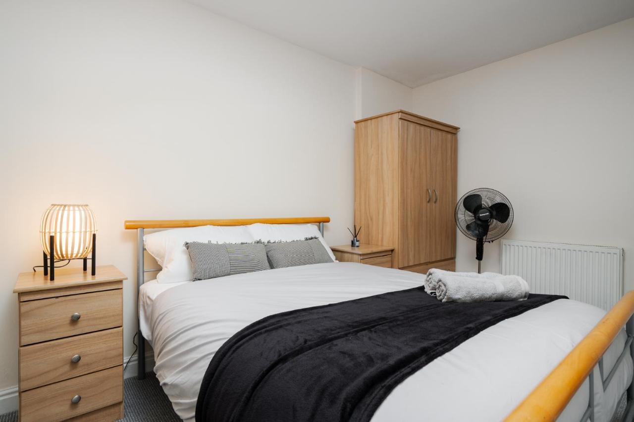 Apartment Brimmond Homes: Modern City-center With Parking *