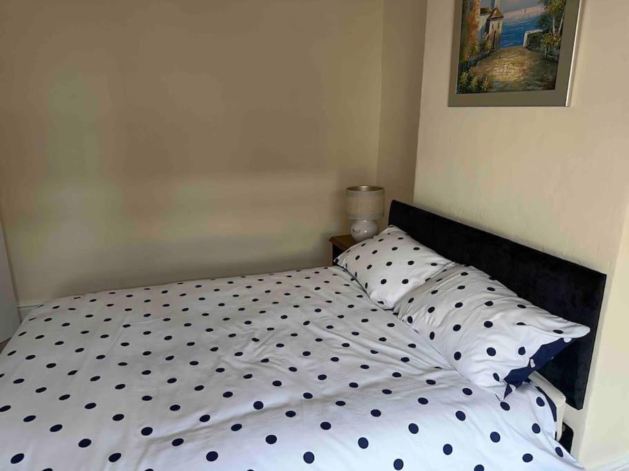 Clevedon House Apartment