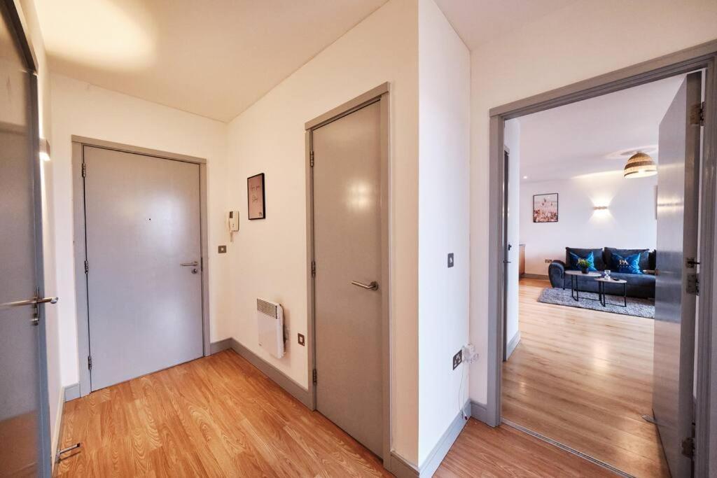 Pluxa Nordic Sky - Spacious Gem 2bed 2bath, & Free Parking *