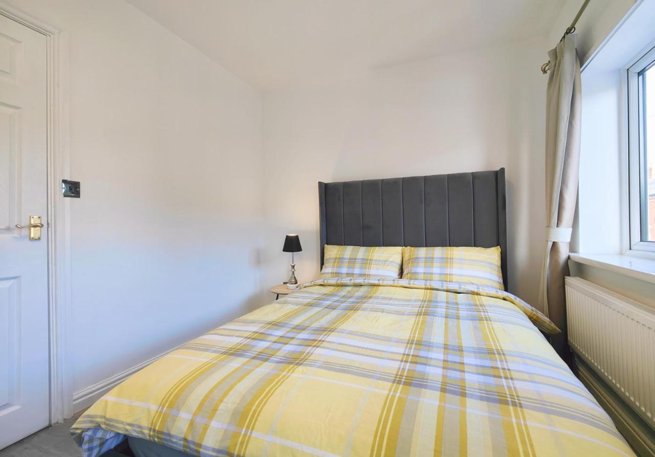 Regent House - With Free Parking 10 Minutes To Centre & Coop Live Arena * Manchester